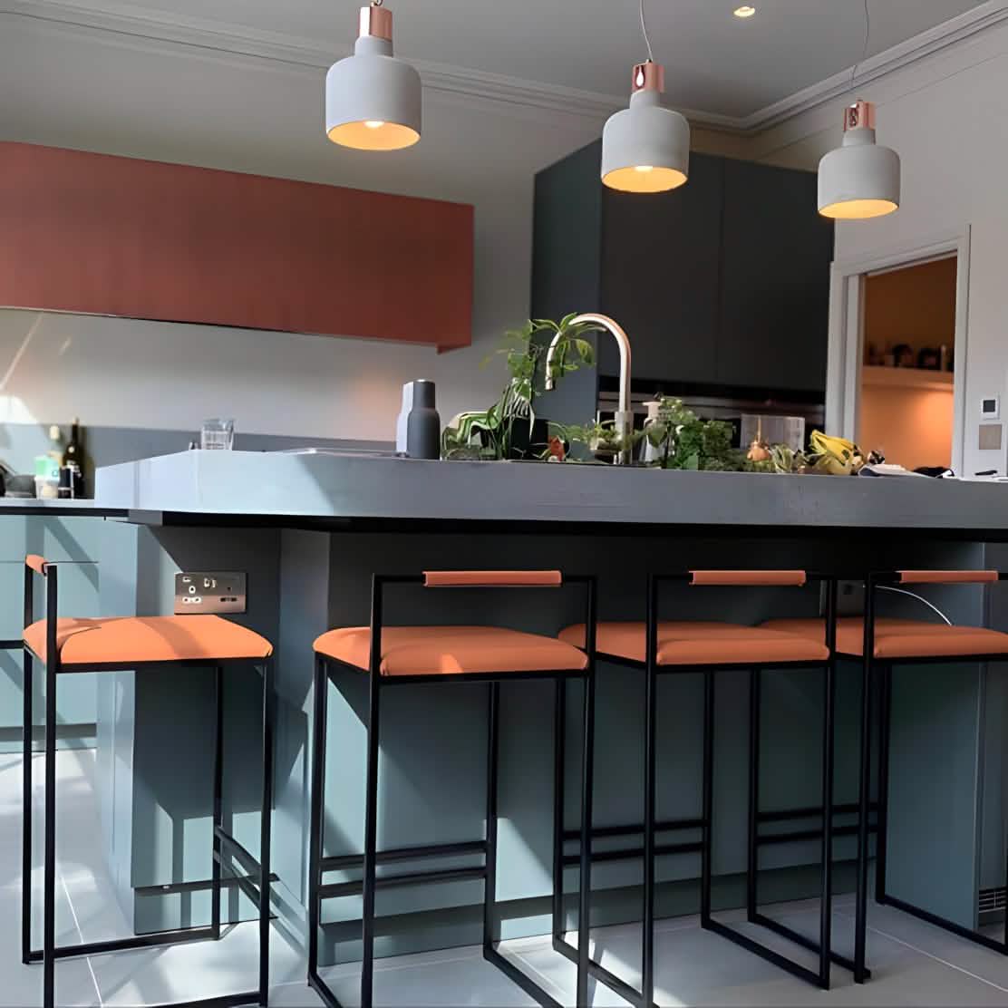 كرسي بار معدن وجلد