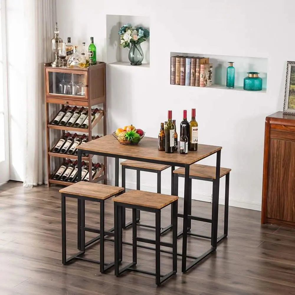 طقم سفرة معدن بسطح خشب