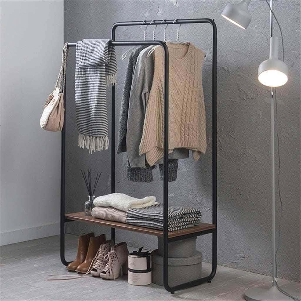 علاقة ملابس برف