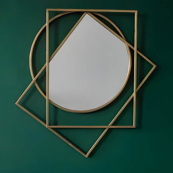 مرايا بإطار ذهبي