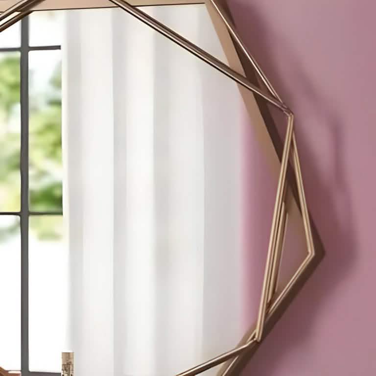 مرايا بإطار ذهبي