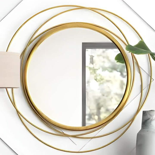 مرايا بإطار ذهبي