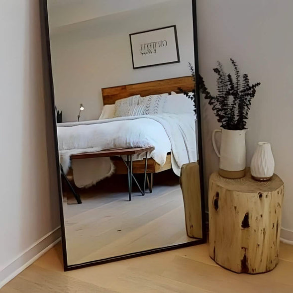 مرايا بإطار أسود