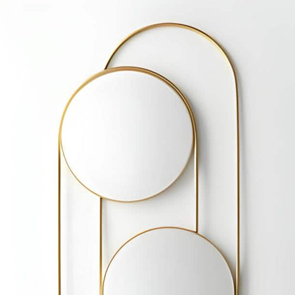 مرايا بإطار ذهبي