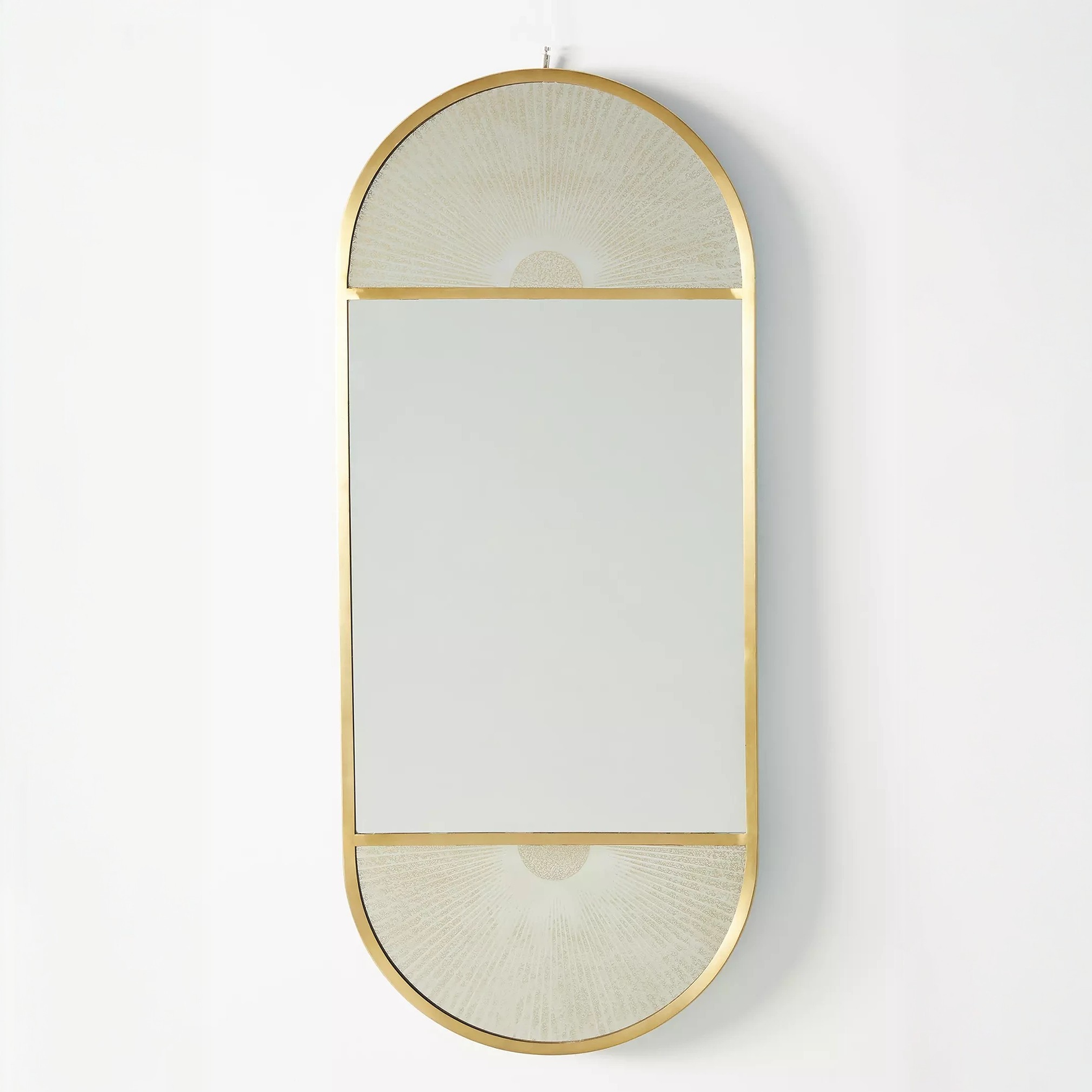 مرايا بإطار ذهبي