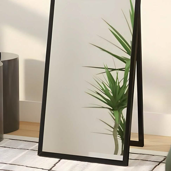 مرايا بإطار أسود