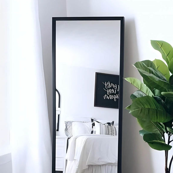 مرايا بإطار أسود