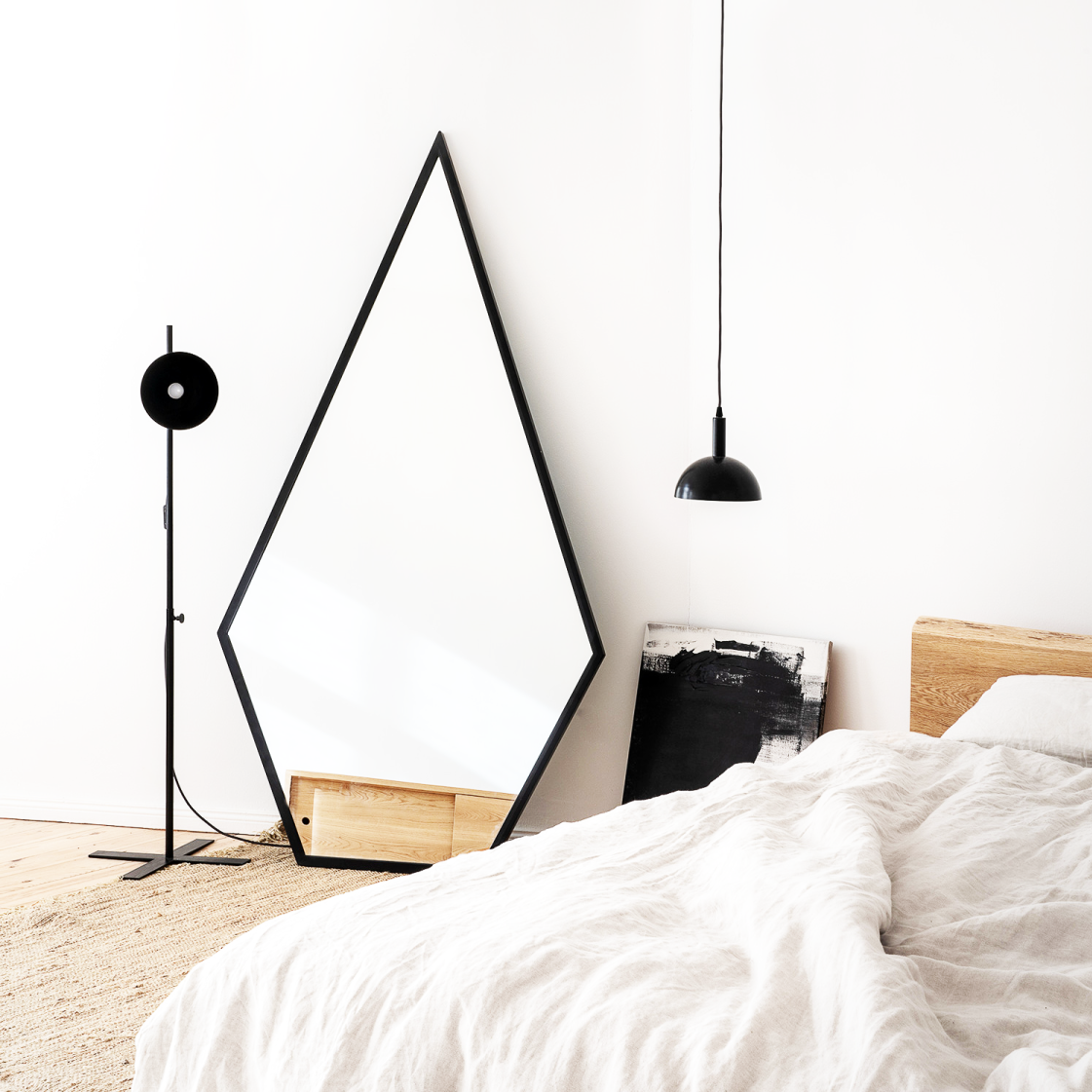 مرايا بإطار أسود