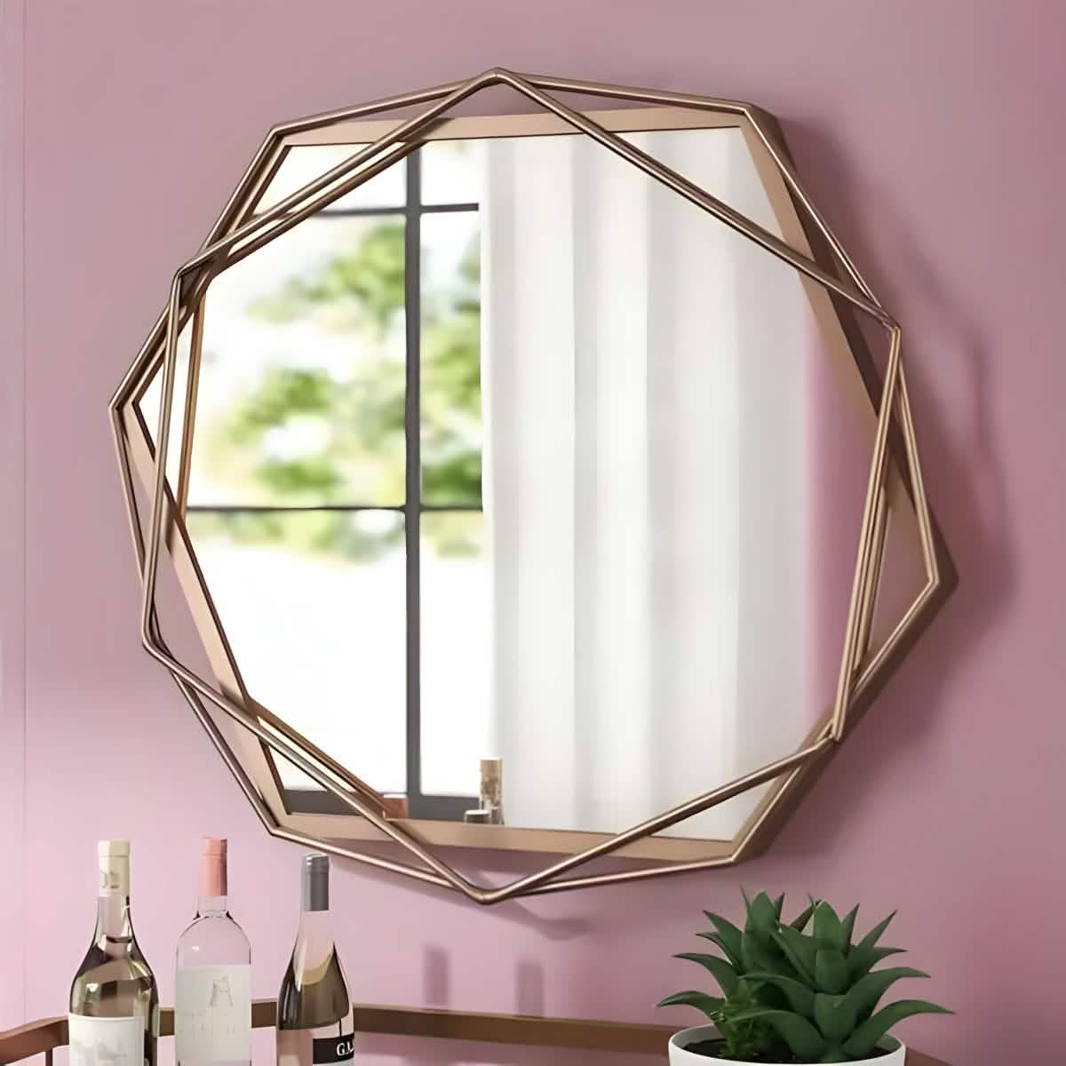 مرايا بإطار ذهبي