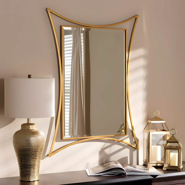 مرايا بإطار ذهبي