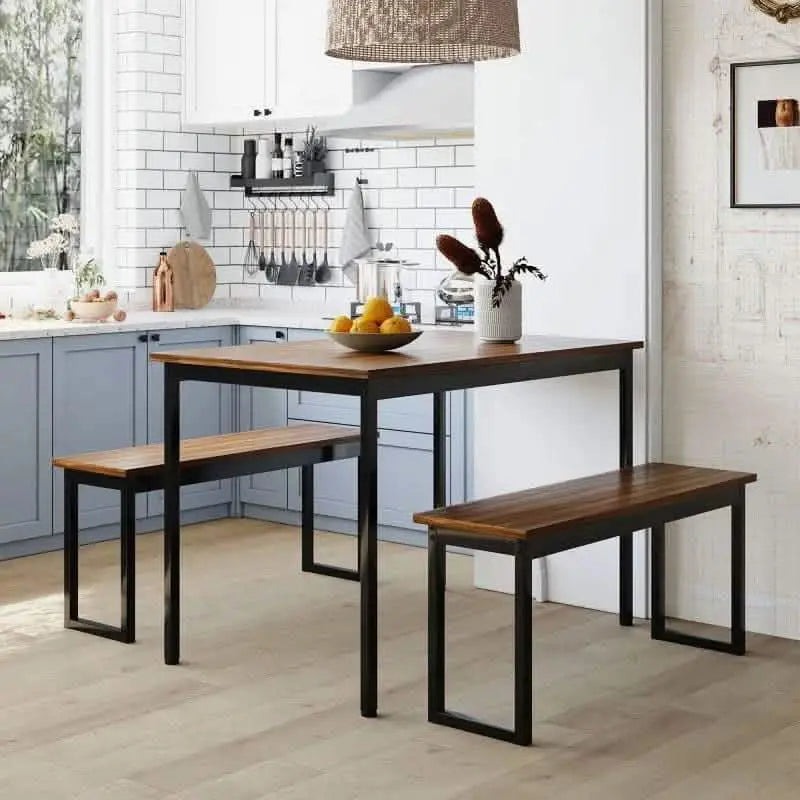 طقم سفرة معدن بسطح خشب