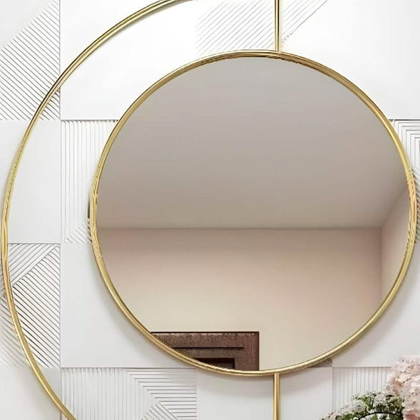 مرايا بإطار ذهبي